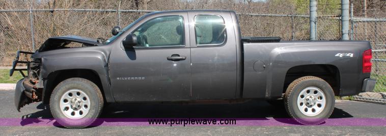 image for item AO9416 2011 Chevrolet Silverado 1500 Ext. Cab pickup truck