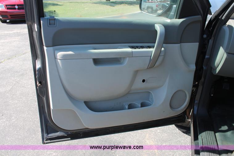 image for item AO9416 2011 Chevrolet Silverado 1500 Ext. Cab pickup truck