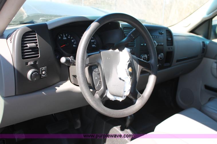 image for item AO9416 2011 Chevrolet Silverado 1500 Ext. Cab pickup truck