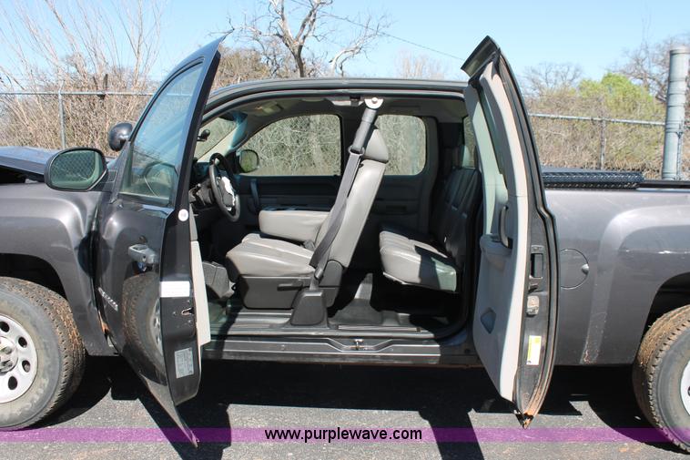 image for item AO9416 2011 Chevrolet Silverado 1500 Ext. Cab pickup truck