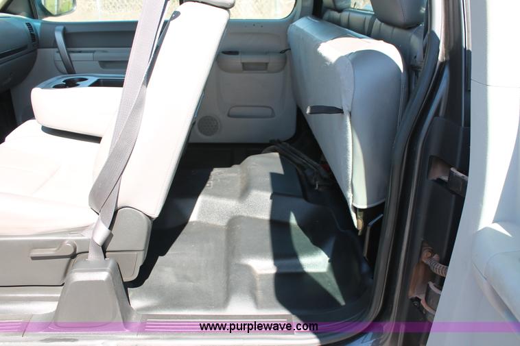 image for item AO9416 2011 Chevrolet Silverado 1500 Ext. Cab pickup truck