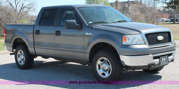 image for item AO9417 2007 Ford F150 XLT Crew Cab pickup truck