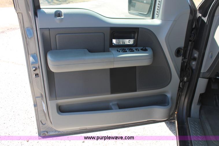 image for item AO9417 2007 Ford F150 XLT Crew Cab pickup truck