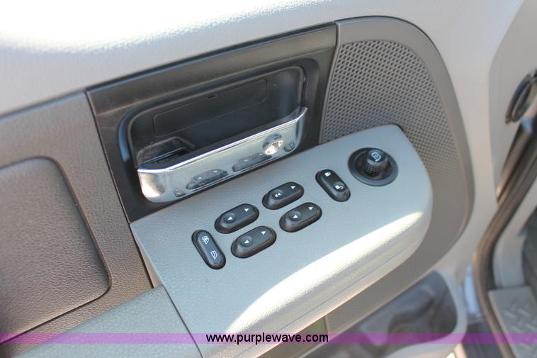 image for item AO9417 2007 Ford F150 XLT Crew Cab pickup truck