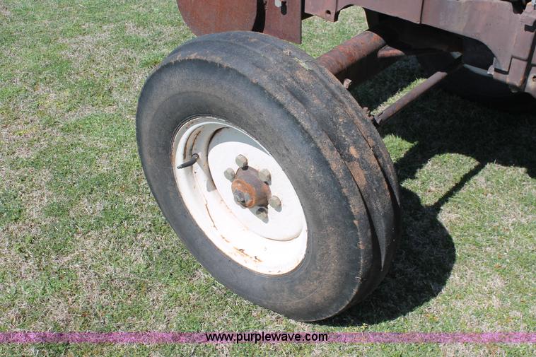 image for item AQ9710 Fiat Hesston 566 tractor