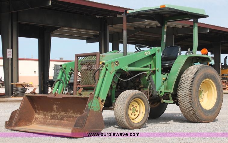 image for item AQ9718 1993 John Deere 870 tractor