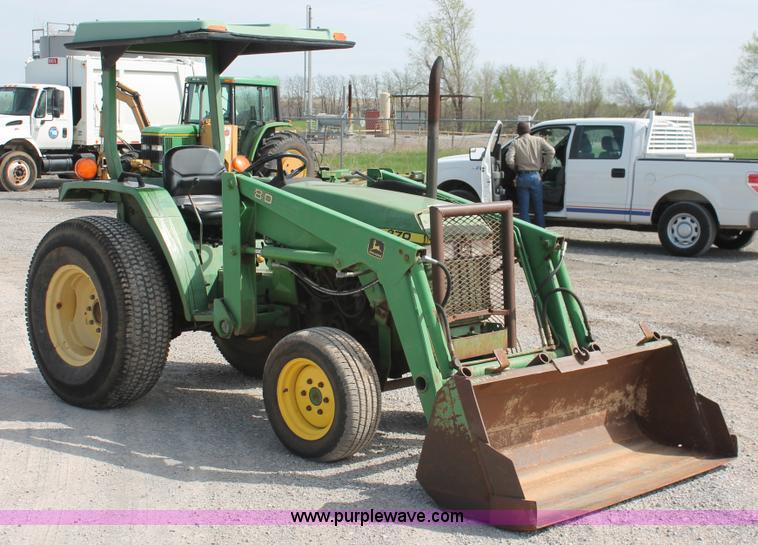 image for item AQ9718 1993 John Deere 870 tractor