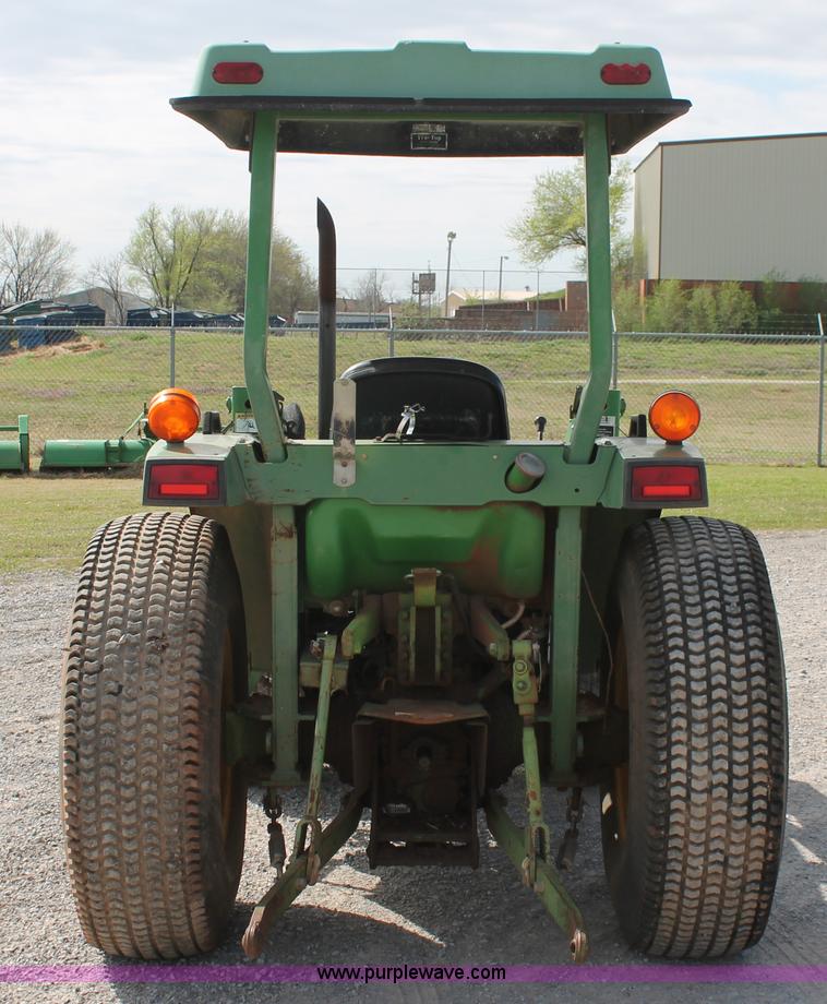 image for item AQ9718 1993 John Deere 870 tractor