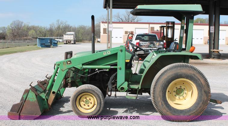 image for item AQ9718 1993 John Deere 870 tractor