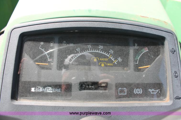 image for item AQ9718 1993 John Deere 870 tractor