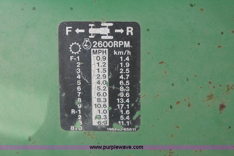 image for item AQ9718 1993 John Deere 870 tractor