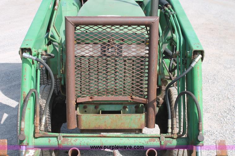 image for item AQ9718 1993 John Deere 870 tractor