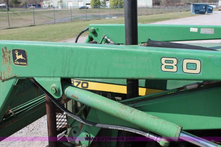 image for item AQ9718 1993 John Deere 870 tractor