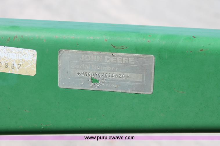 image for item AQ9718 1993 John Deere 870 tractor