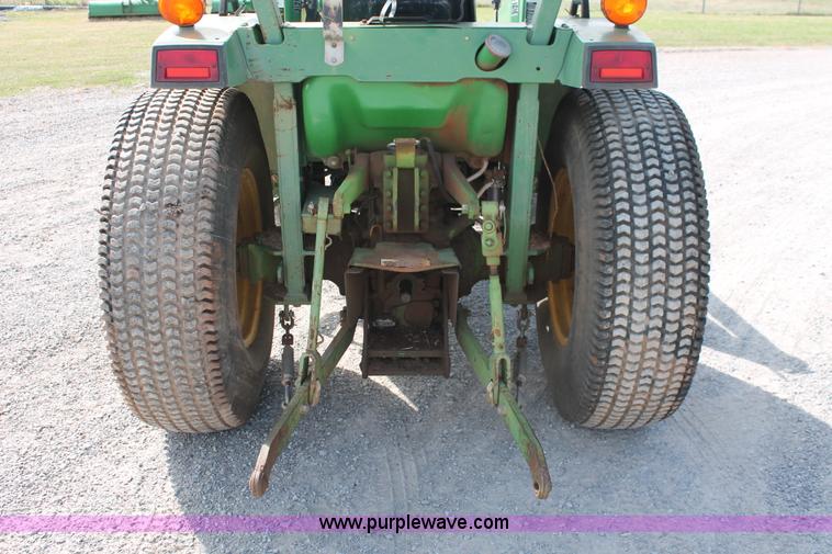 image for item AQ9718 1993 John Deere 870 tractor