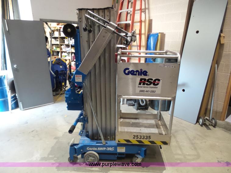 image for item AR9461 1998 Genie AWP-305 vertical lift