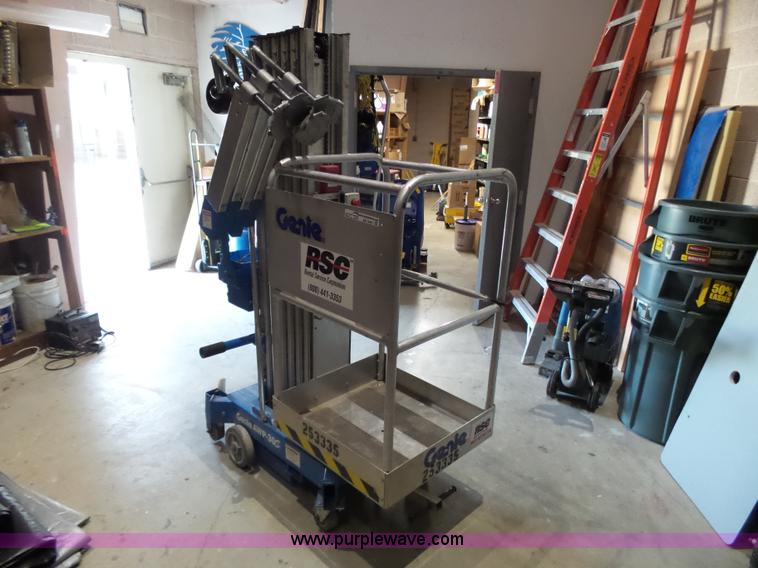 image for item AR9461 1998 Genie AWP-305 vertical lift