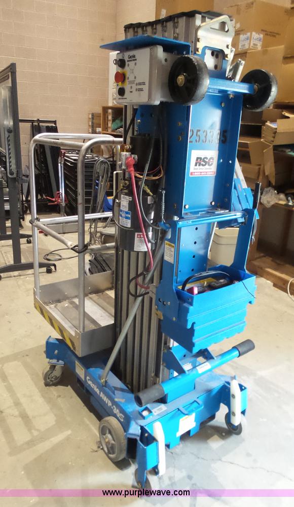 image for item AR9461 1998 Genie AWP-305 vertical lift