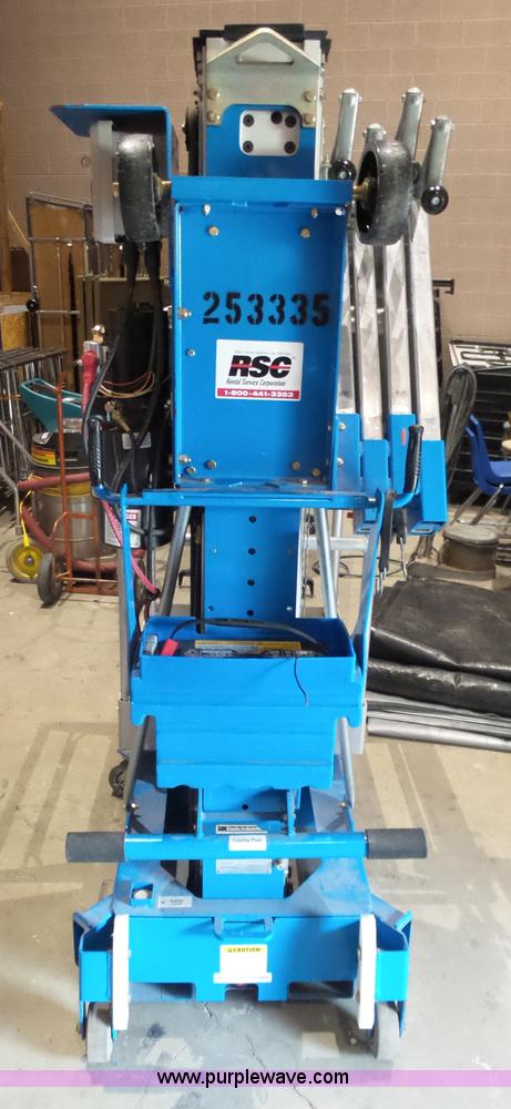 image for item AR9461 1998 Genie AWP-305 vertical lift