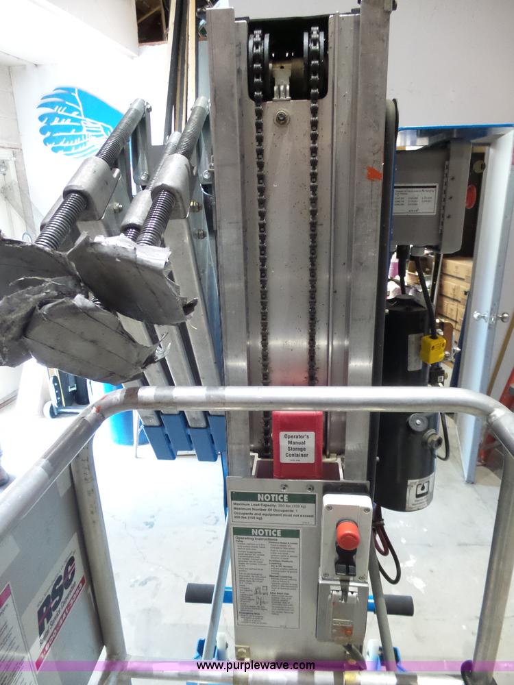 image for item AR9461 1998 Genie AWP-305 vertical lift