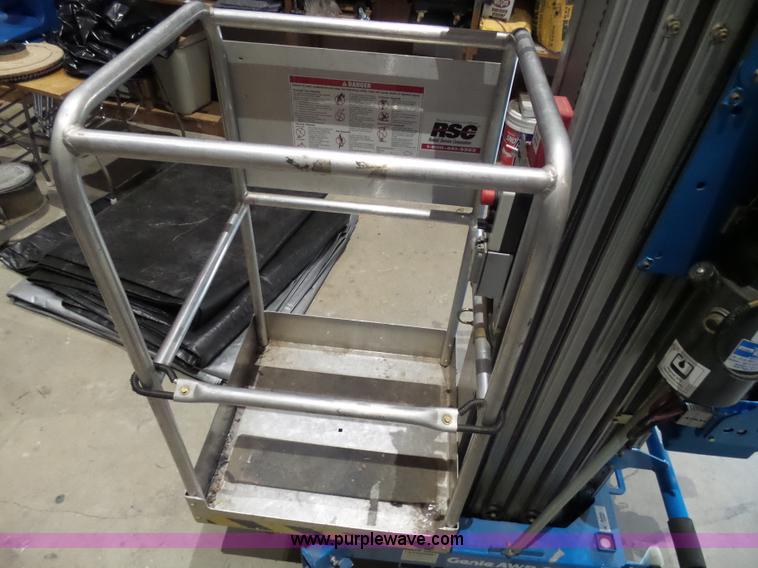 image for item AR9461 1998 Genie AWP-305 vertical lift