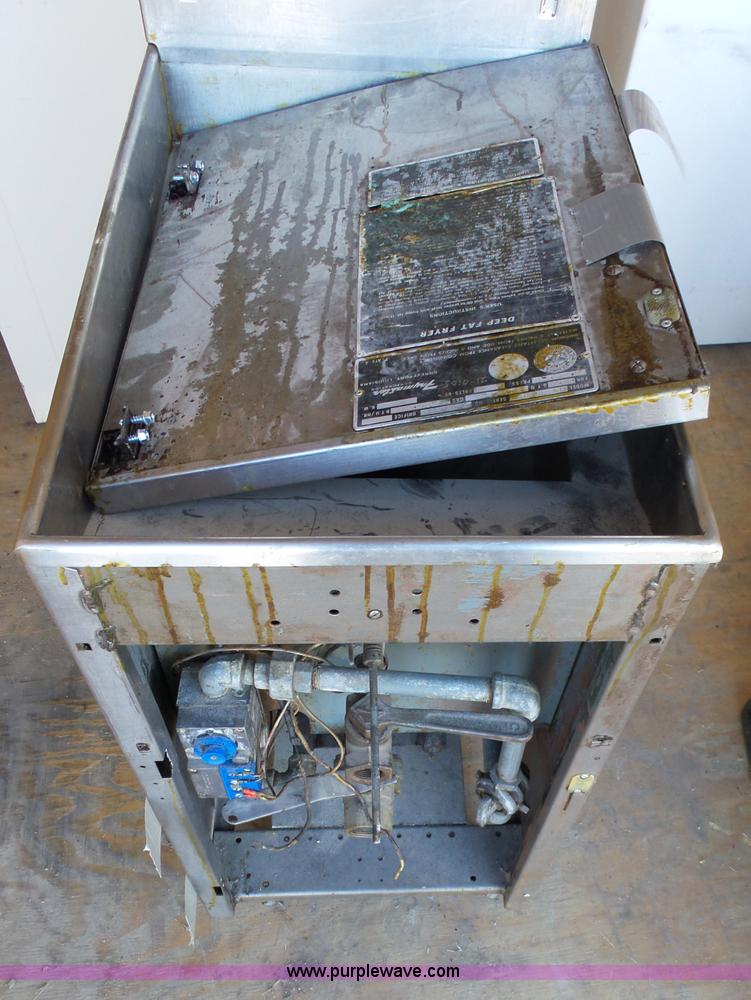 image for item AR9463 Assorted restaurant equipment