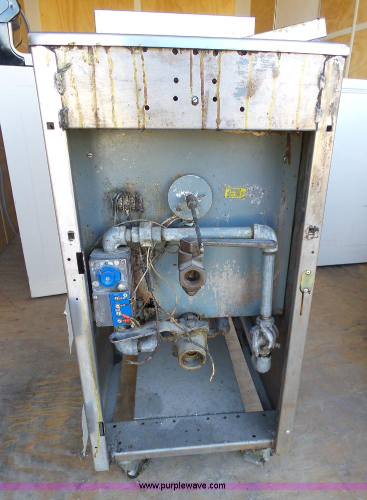 image for item AR9463 Assorted restaurant equipment