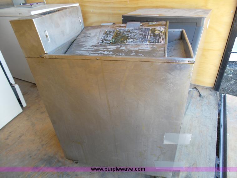 image for item AR9463 Assorted restaurant equipment