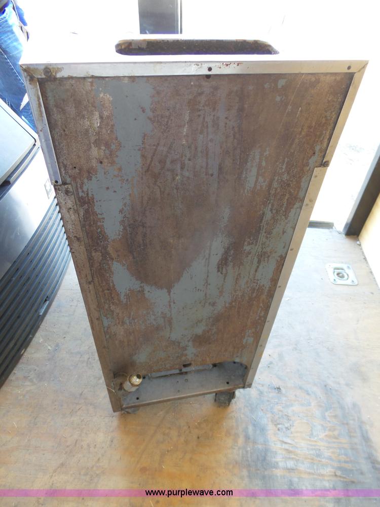 image for item AR9463 Assorted restaurant equipment