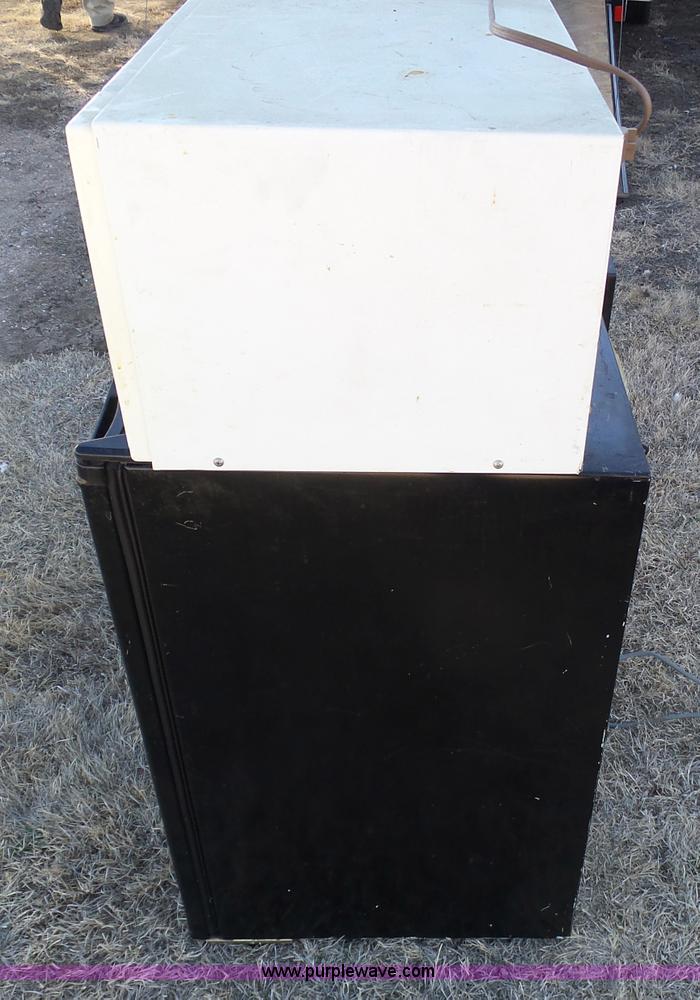 image for item AR9465 Assorted appliances