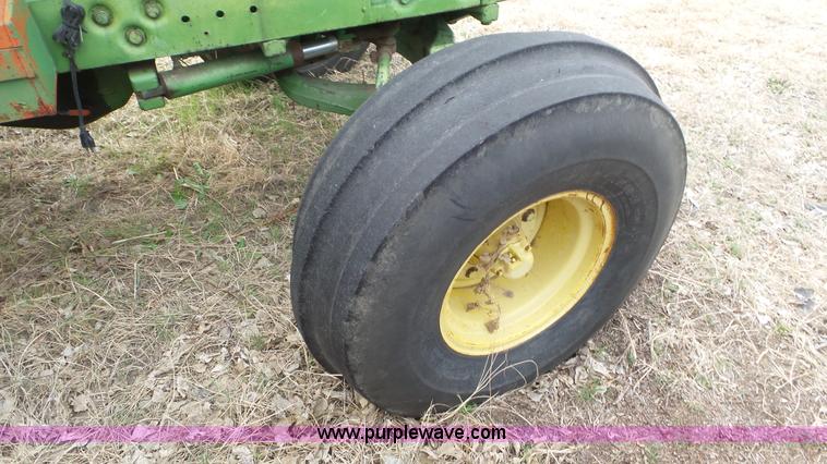 image for item AV9814 John Deere 5020 tractor