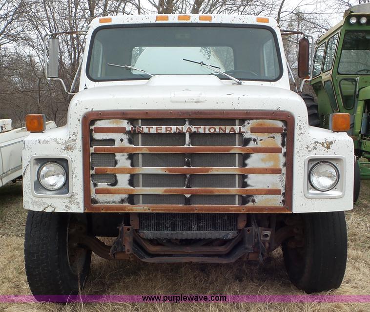 image for item AV9815 1980 International 1854 tank truck