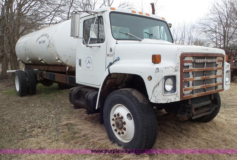 image for item AV9815 1980 International 1854 tank truck