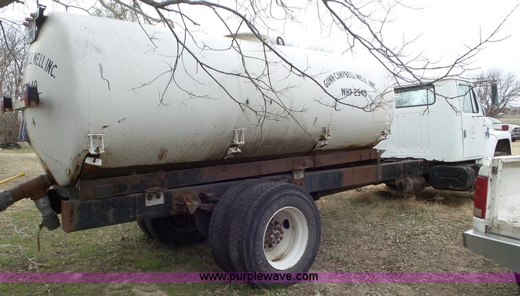 image for item AV9815 1980 International 1854 tank truck