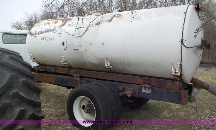 image for item AV9815 1980 International 1854 tank truck
