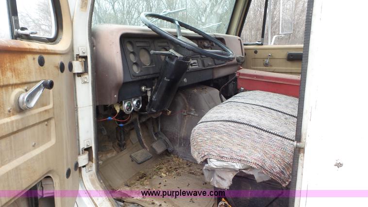 image for item AV9815 1980 International 1854 tank truck