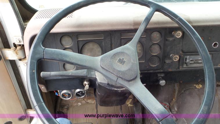 image for item AV9815 1980 International 1854 tank truck