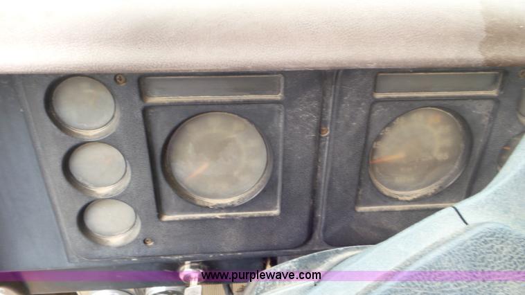 image for item AV9815 1980 International 1854 tank truck