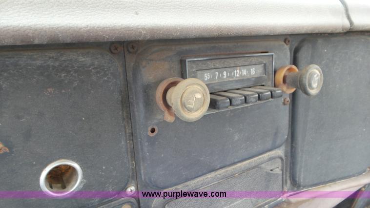 image for item AV9815 1980 International 1854 tank truck