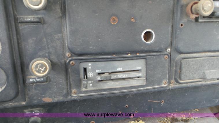 image for item AV9815 1980 International 1854 tank truck