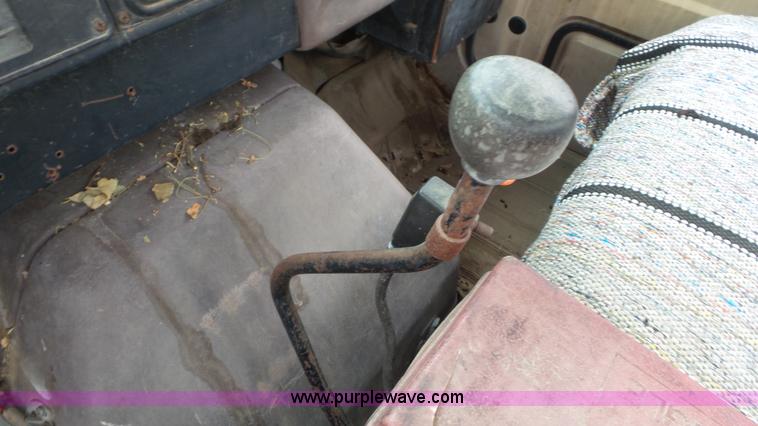 image for item AV9815 1980 International 1854 tank truck