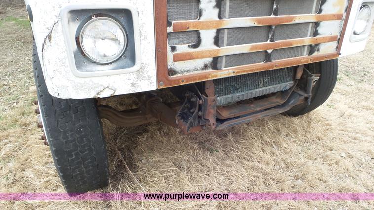 image for item AV9815 1980 International 1854 tank truck