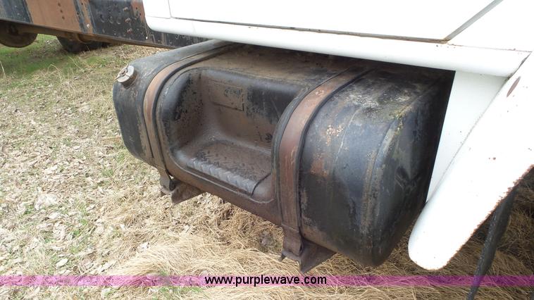 image for item AV9815 1980 International 1854 tank truck