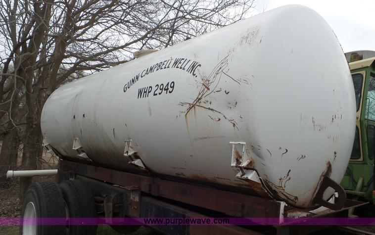 image for item AV9815 1980 International 1854 tank truck