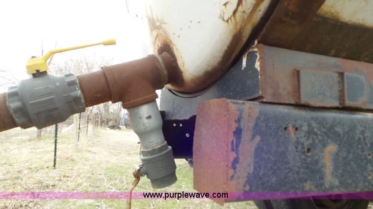 image for item AV9815 1980 International 1854 tank truck