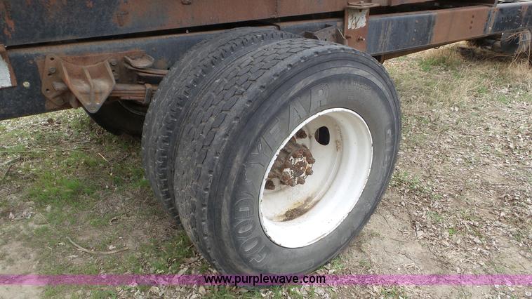 image for item AV9815 1980 International 1854 tank truck