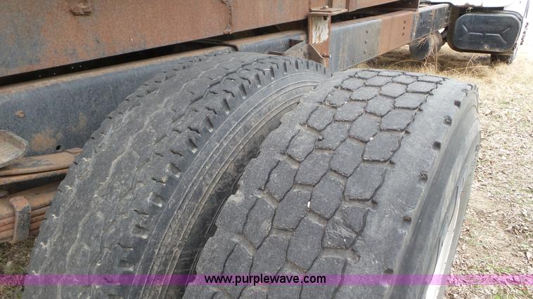 image for item AV9815 1980 International 1854 tank truck