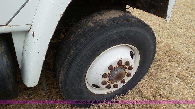 image for item AV9815 1980 International 1854 tank truck