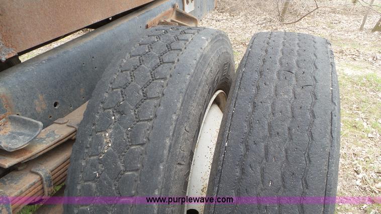 image for item AV9815 1980 International 1854 tank truck