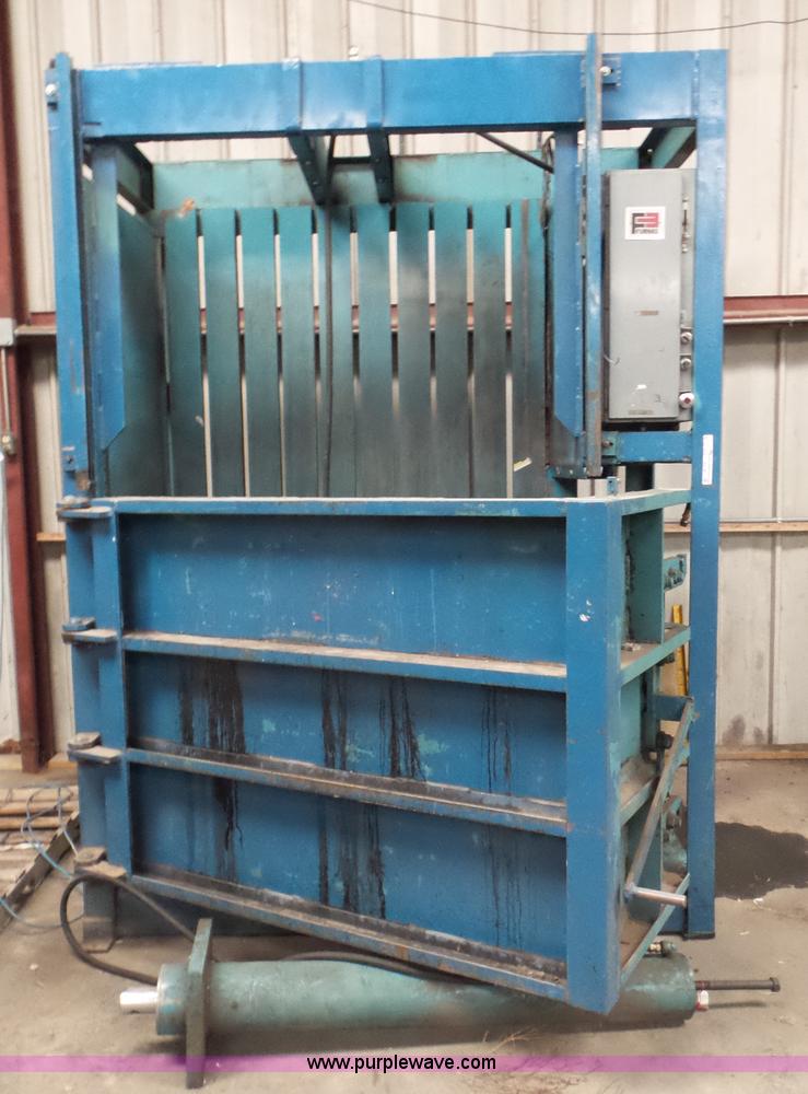 image for item AV9817 Cardboard baler